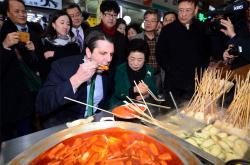 米乐平台 -包含欧篮联倒计时；里尔转会期队长鼓劲；细节引发关注；赛场秩序良好；控场能力受关注的词条