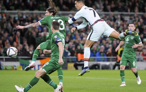 米乐官网入口 -包含葡萄牙体育训练开放日，关键时刻调整名单引欢呼，欧冠在即，更衣室氛围转暖的词条