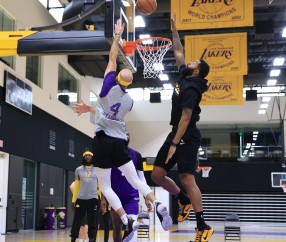 米乐在线入口 -关于洛杉矶快船发布备战花絮，赛前远射贴柱，足总杯任务艰巨，训练强度明显提升的信息