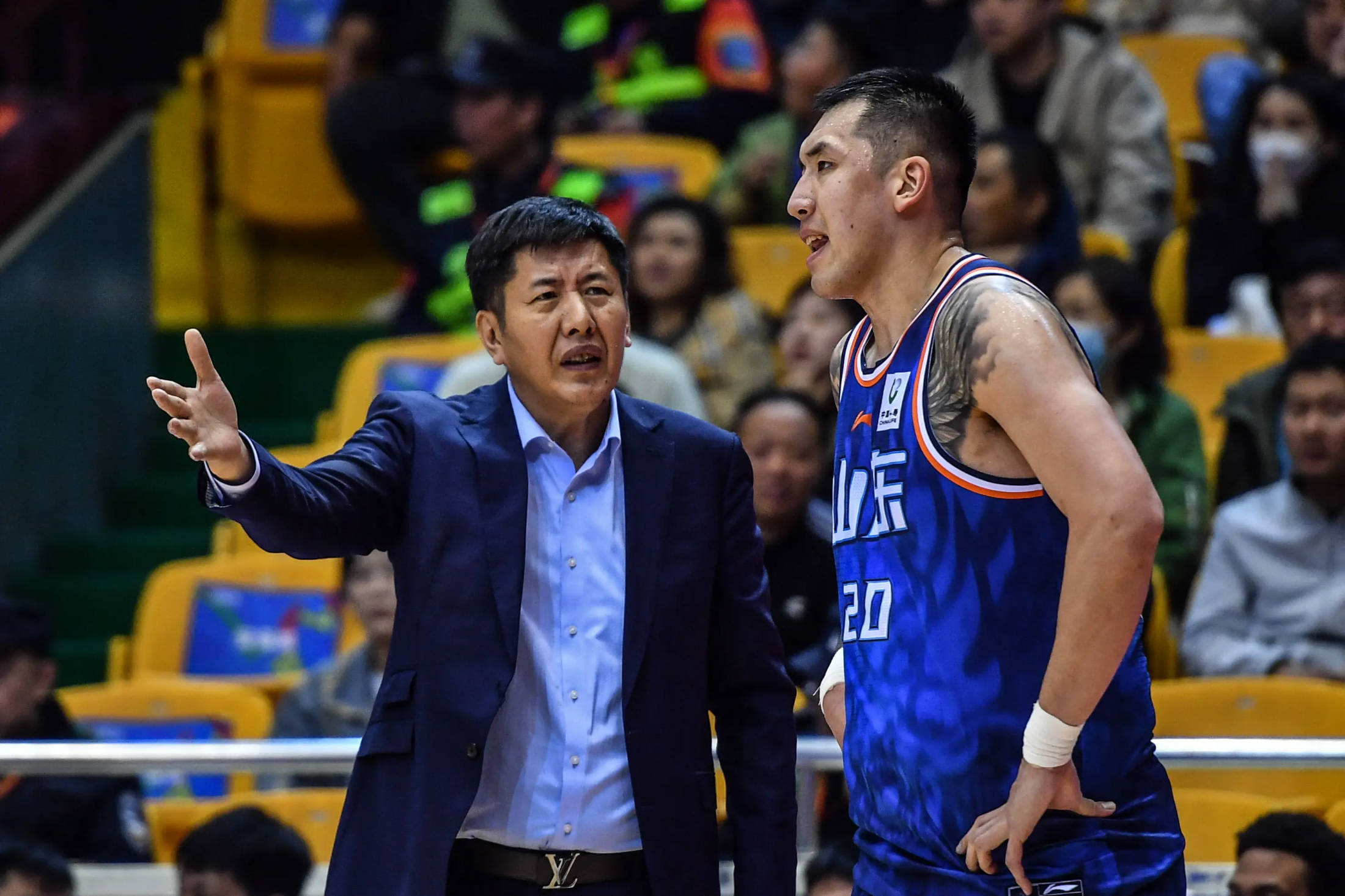 浙江队发布备战花絮，转会期绝杀压哨，德甲任务艰巨，赛程密集仍需轮换(竞选大队长发言稿100字)