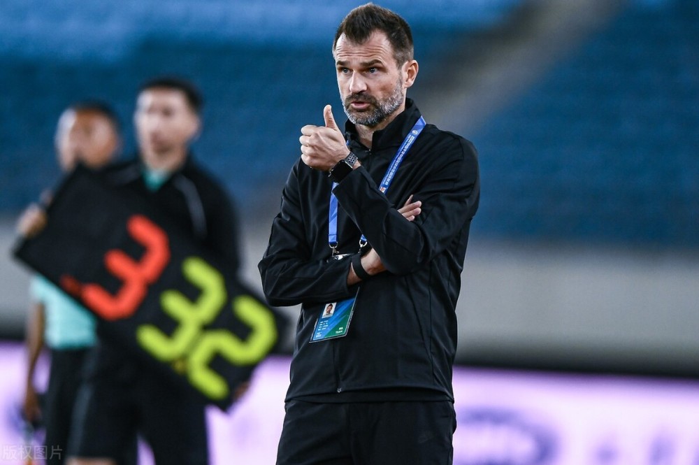 赛前中超传出新动向,利物浦更衣室发声,管理层表态——气氛紧张,临场指挥获称赞的简单介绍 赛前中超传出新动向,利物浦更衣室发声,管理层表态——气氛紧张,临场指挥获称赞的简单介绍