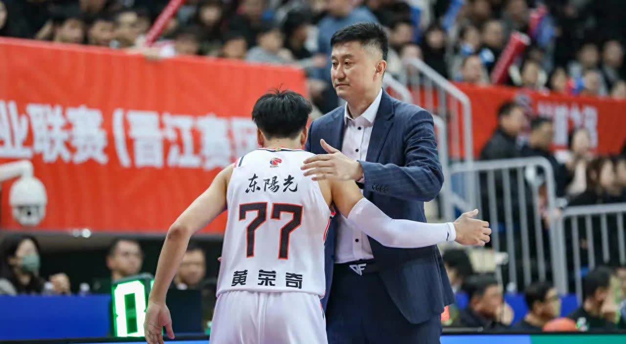 关于今晨北京首钢状态回暖——CBA季后赛节点到来,球迷炸锅,更衣室氛围转暖的信息 关于今晨北京首钢状态回暖——CBA季后赛节点到来,球迷炸锅,更衣室氛围转暖的信息