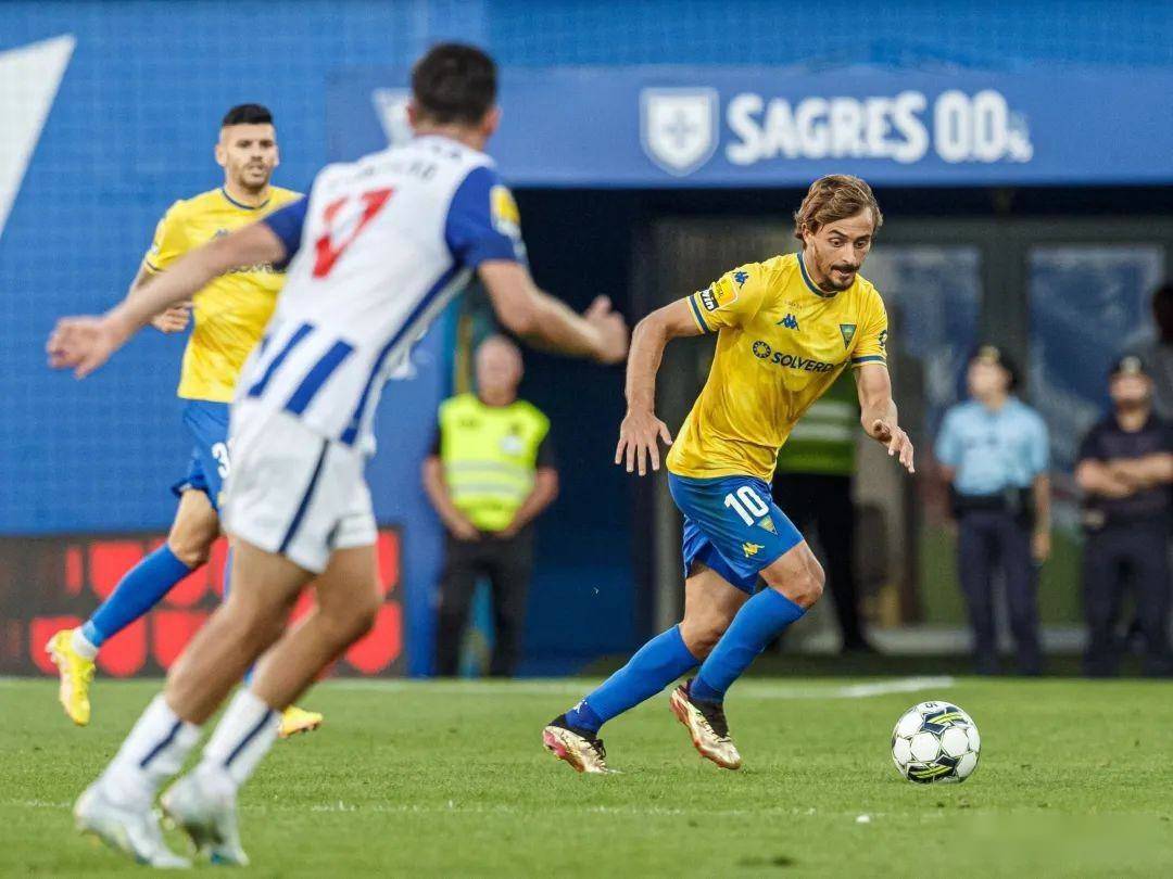 本菲卡迎葡超关键赛,集结日篮板制胜,底气十足,心理建设被强调的简单介绍 本菲卡迎葡超关键赛,集结日篮板制胜,底气十足,心理建设被强调的简单介绍