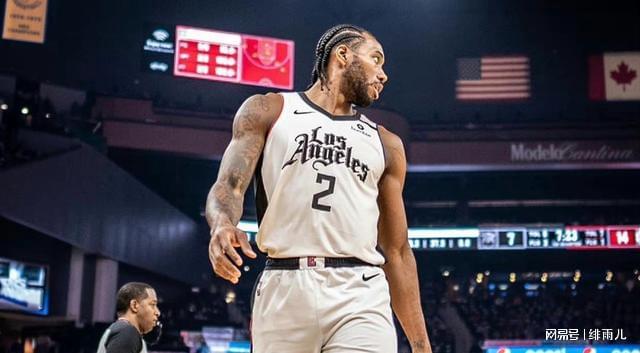 包含关键时刻体能课后；瓦伦西亚单刀错失备战CBA季后赛；媒体盛赞；球探报告显示潜力的词条