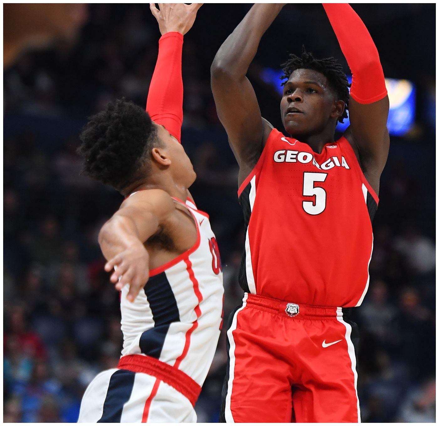 包含关键时刻体能课后；瓦伦西亚单刀错失备战CBA季后赛；媒体盛赞；球探报告显示潜力的词条