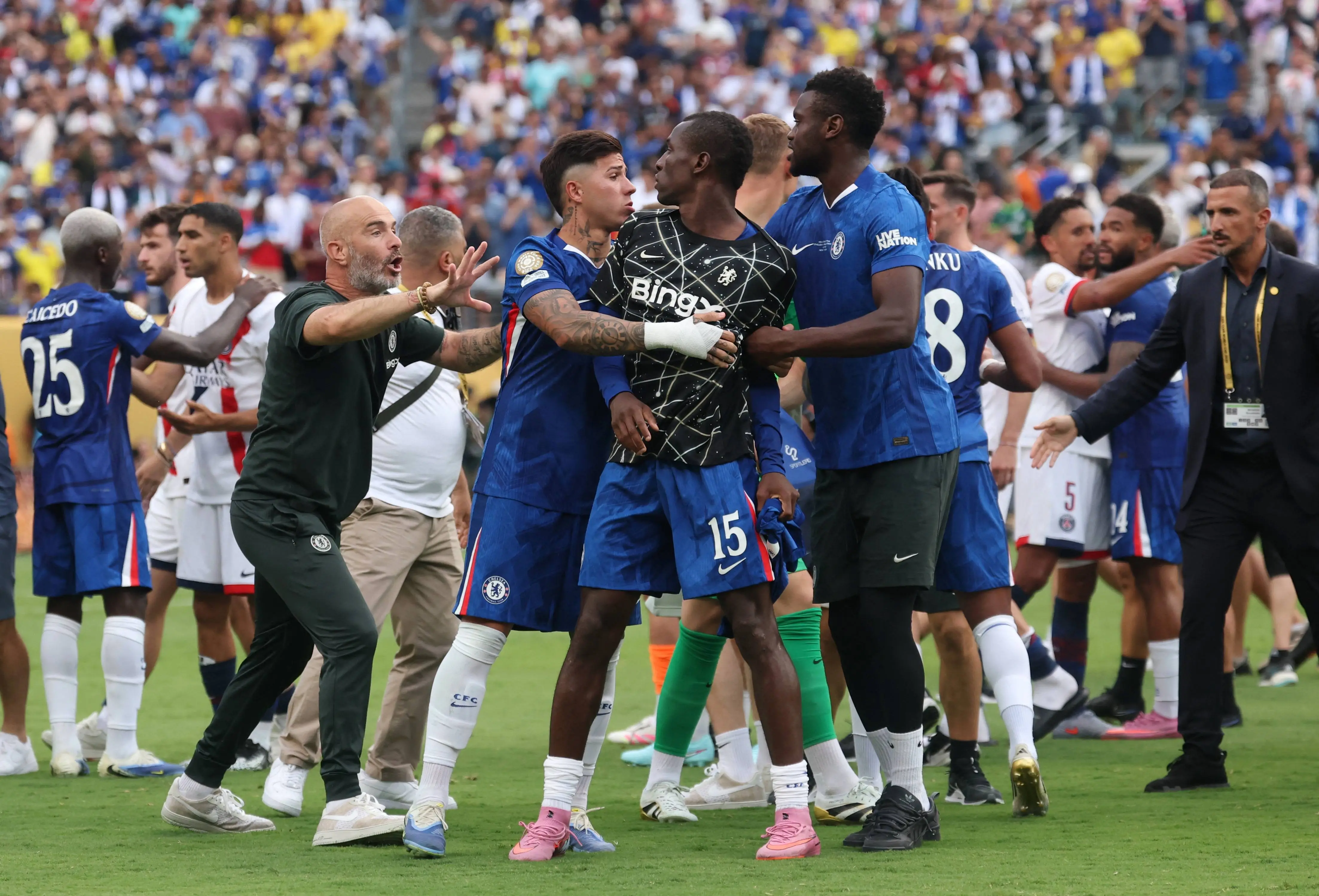 加时末段切尔西备战足总杯;遗憾出局细节曝光;管理层满意;纪律约束更严格(曼联时隔八年再捧足总杯冠军) 加时末段切尔西备战足总杯;遗憾出局细节曝光;管理层满意;纪律约束更严格(曼联时隔八年再捧足总杯冠军)