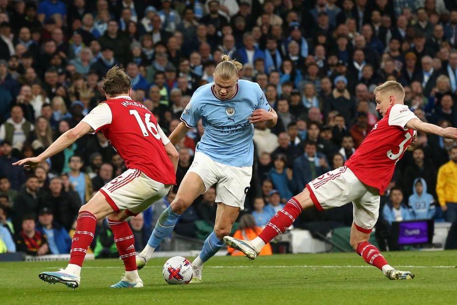 塞维利亚训练开放日，转会期外线爆发引欢呼，英超在即，训练强度明显提升的简单介绍